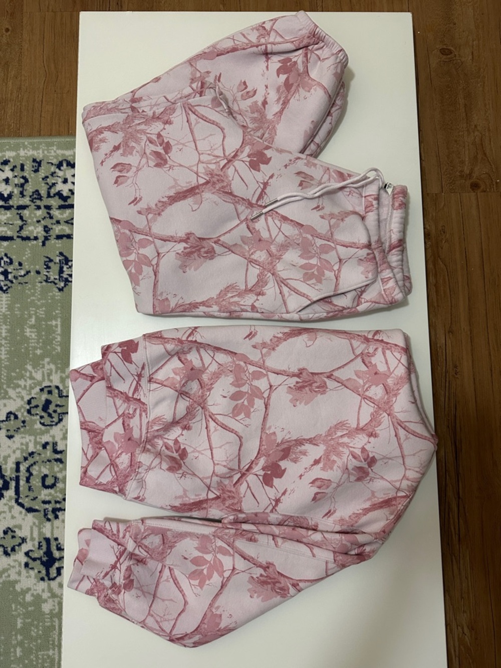 A & F Light Pink Camo High Rise Sunday Baggy Sweatpants & Sunday Slash Top - Picture 7 of 7